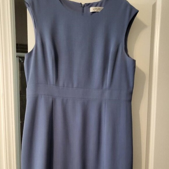 KASPER WOMEN'S SLEEVELESS SOLID CREPE SHEATH DRESS - Picture 2 of 3